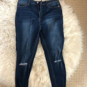 DARK WASH BLUE SKINNY JEANS WITH KNEE RIPS